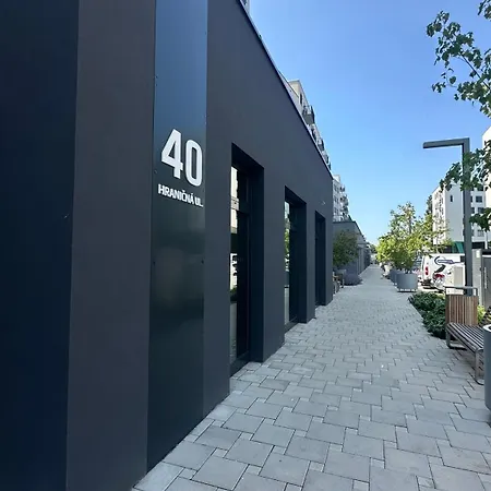 Magnolia Terrace - Free Parking, Family & Sport Friendly Area * Bratislava