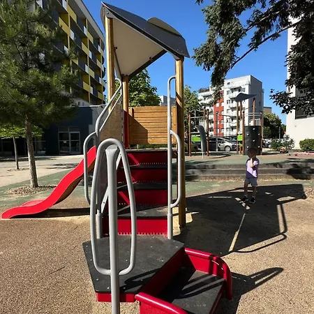Magnolia Terrace - Free Parking, Family & Sport Friendly Area Apartament Bratysława