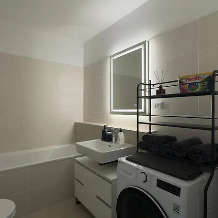 Magnolia Terrace - Free Parking, Family & Sport Friendly Area * Bratislava