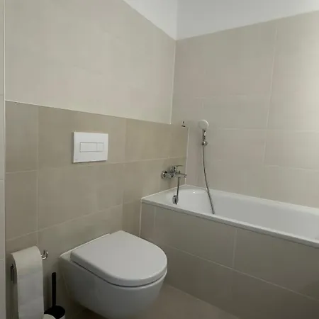 Magnolia Terrace - Free Parking, Family & Sport Friendly Area Appartamento *