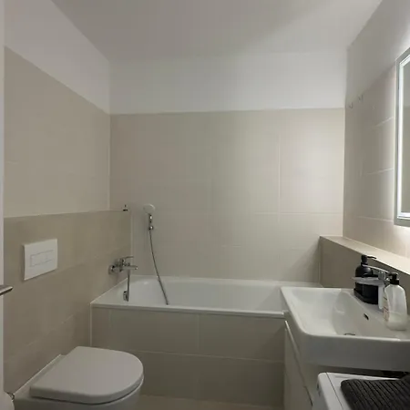 Magnolia Terrace - Free Parking, Family & Sport Friendly Area Appartamento Bratislava