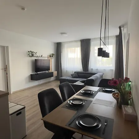 Magnolia Terrace - Free Parking, Family & Sport Friendly Area Apartament