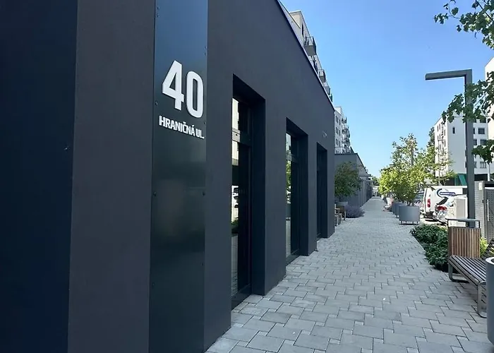 Magnolia Terrace - Free Parking, Family & Sport Friendly Area * Bratislava