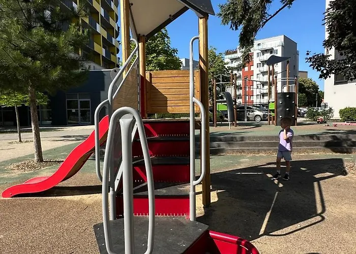 Magnolia Terrace - Free Parking, Family & Sport Friendly Area Appartement Bratislava