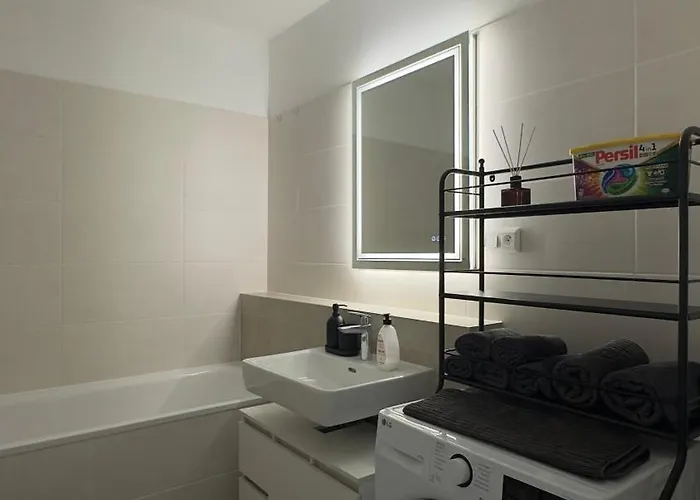 Magnolia Terrace - Free Parking, Family & Sport Friendly Area * Bratislava