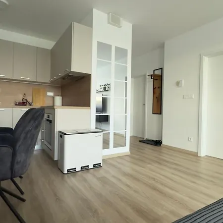 아파트 Magnolia Terrace - Free Parking, Family & Sport Friendly Area 브라티슬라바